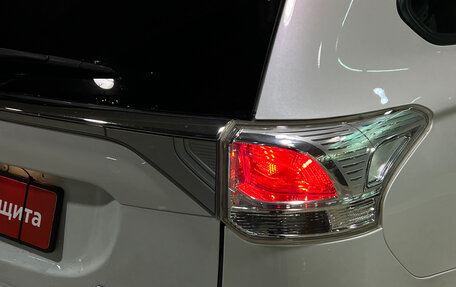 Mitsubishi Outlander III рестайлинг 3, 2014 год, 1 390 000 рублей, 10 фотография