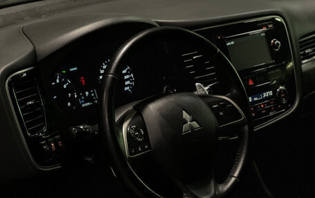 Mitsubishi Outlander III рестайлинг 3, 2014 год, 1 390 000 рублей, 11 фотография