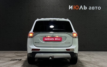 Mitsubishi Outlander III рестайлинг 3, 2014 год, 1 390 000 рублей, 7 фотография