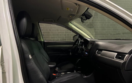 Mitsubishi Outlander III рестайлинг 3, 2014 год, 1 390 000 рублей, 12 фотография