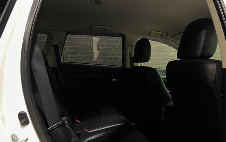 Mitsubishi Outlander III рестайлинг 3, 2014 год, 1 390 000 рублей, 13 фотография