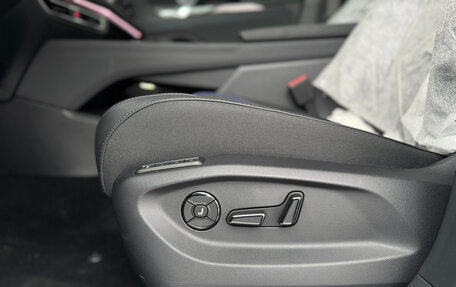 Volkswagen Tiguan, 2025 год, 4 790 000 рублей, 17 фотография