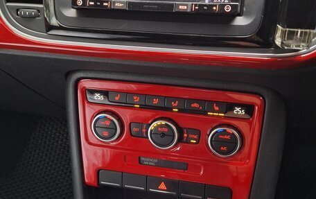 Volkswagen Beetle, 2012 год, 999 999 рублей, 15 фотография