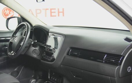 Mitsubishi Outlander III рестайлинг 3, 2018 год, 2 048 000 рублей, 10 фотография