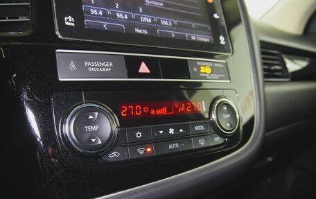 Mitsubishi Outlander III рестайлинг 3, 2018 год, 2 048 000 рублей, 13 фотография