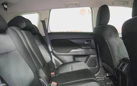 Mitsubishi Outlander III рестайлинг 3, 2018 год, 2 048 000 рублей, 11 фотография