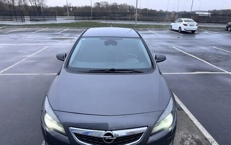 Opel Astra J, 2010 год, 600 000 рублей, 1 фотография