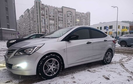 Hyundai Solaris II рестайлинг, 2015 год, 830 000 рублей, 3 фотография