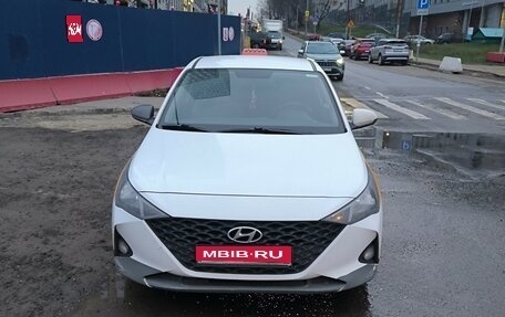 Hyundai Solaris II рестайлинг, 2021 год, 1 400 000 рублей, 1 фотография