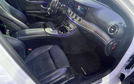 Mercedes-Benz E-Класс, 2021 год, 5 000 000 рублей, 11 фотография