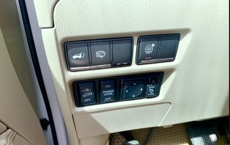 Nissan Patrol, 2012 год, 2 800 000 рублей, 15 фотография