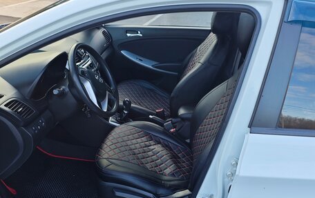 Hyundai Solaris II рестайлинг, 2011 год, 740 000 рублей, 2 фотография