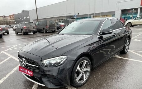 Mercedes-Benz E-Класс, 2021 год, 2 800 000 рублей, 3 фотография