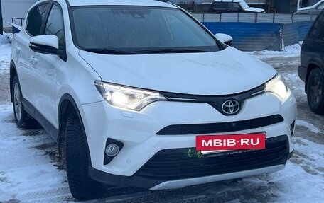 Toyota RAV4, 2017 год, 2 400 000 рублей, 3 фотография