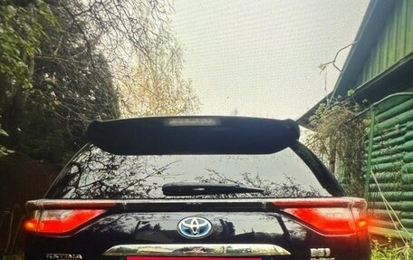 Toyota Estima III рестайлинг -2, 2017 год, 2 913 000 рублей, 2 фотография