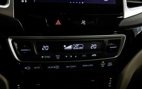 Honda Pilot III рестайлинг, 2018 год, 3 099 000 рублей, 18 фотография