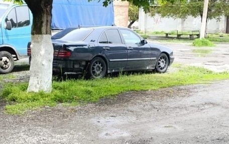 Mercedes-Benz E-Класс, 1999 год, 385 000 рублей, 1 фотография