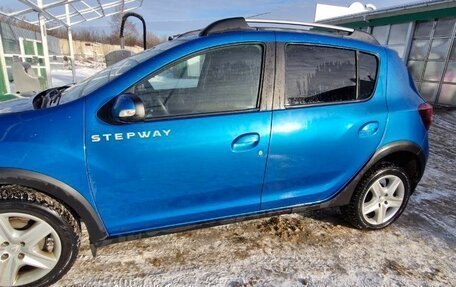 Renault Sandero II рестайлинг, 2014 год, 680 000 рублей, 1 фотография