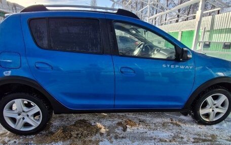 Renault Sandero II рестайлинг, 2014 год, 680 000 рублей, 2 фотография