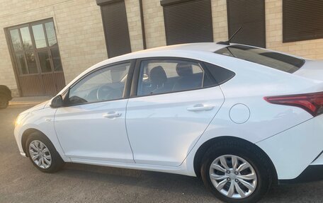 Hyundai Solaris II рестайлинг, 2021 год, 1 290 000 рублей, 4 фотография