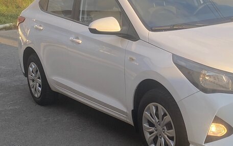 Hyundai Solaris II рестайлинг, 2021 год, 1 290 000 рублей, 2 фотография