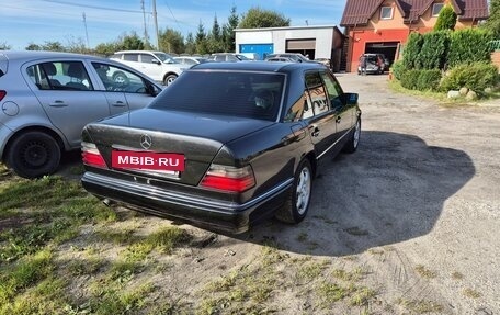 Mercedes-Benz E-Класс, 1995 год, 420 000 рублей, 4 фотография
