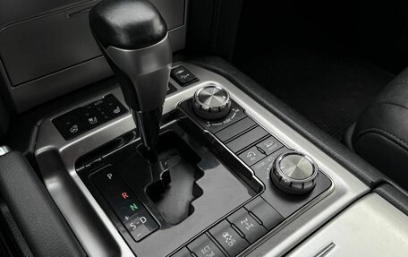 Toyota Land Cruiser 200, 2019 год, 6 190 000 рублей, 12 фотография