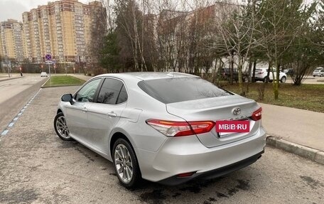 Toyota Camry, 2020 год, 2 900 000 рублей, 4 фотография