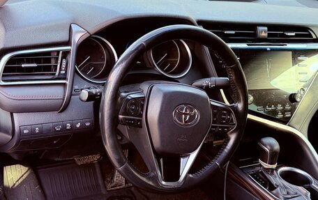 Toyota Camry, 2019 год, 2 200 000 рублей, 14 фотография