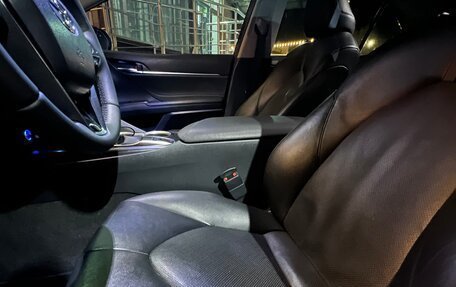 Toyota Camry, 2022 год, 3 100 000 рублей, 10 фотография