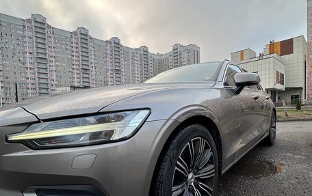Volvo V60 II, 2018 год, 2 200 000 рублей, 5 фотография