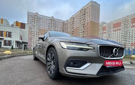 Volvo V60 II, 2018 год, 2 200 000 рублей, 4 фотография