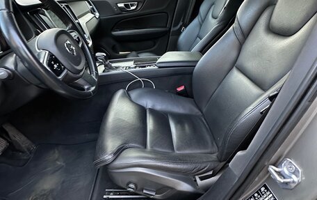 Volvo V60 II, 2018 год, 2 200 000 рублей, 17 фотография