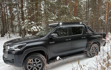 Toyota Hilux VIII, 2021 год, 4 390 000 рублей, 2 фотография