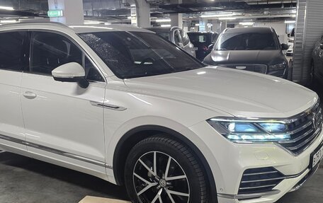 Volkswagen Touareg III, 2019 год, 5 950 000 рублей, 3 фотография