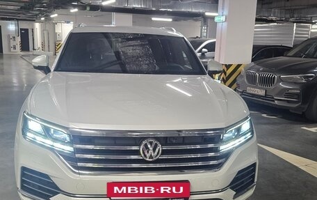 Volkswagen Touareg III, 2019 год, 5 950 000 рублей, 4 фотография