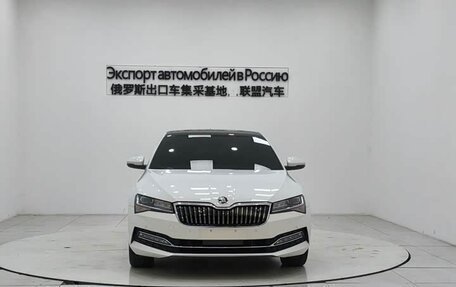 Skoda Superb III рестайлинг, 2022 год, 1 986 003 рублей, 2 фотография