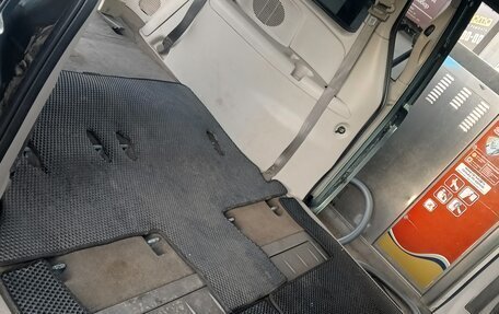 Chrysler Town & Country IV, 2004 год, 650 000 рублей, 18 фотография