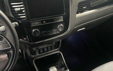 Mitsubishi Outlander III рестайлинг 3, 2019 год, 2 530 000 рублей, 16 фотография