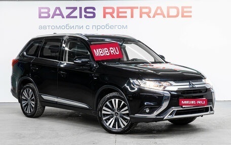 Mitsubishi Outlander III рестайлинг 3, 2019 год, 2 500 000 рублей, 3 фотография