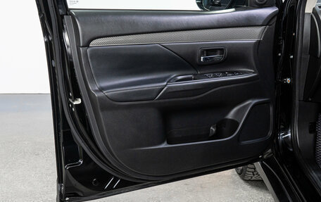 Mitsubishi Outlander III рестайлинг 3, 2019 год, 2 500 000 рублей, 10 фотография