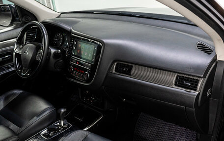 Mitsubishi Outlander III рестайлинг 3, 2019 год, 2 500 000 рублей, 15 фотография