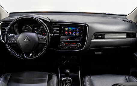 Mitsubishi Outlander III рестайлинг 3, 2019 год, 2 500 000 рублей, 17 фотография