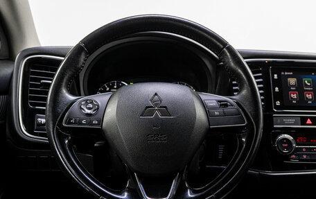 Mitsubishi Outlander III рестайлинг 3, 2019 год, 2 500 000 рублей, 18 фотография