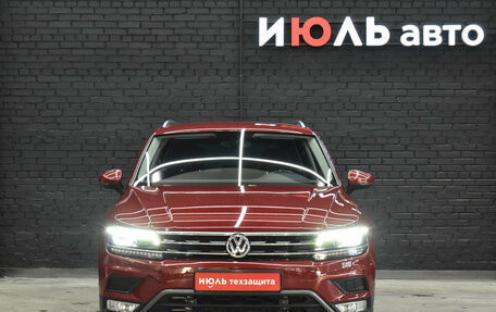 Volkswagen Tiguan II, 2017 год, 3 155 000 рублей, 3 фотография