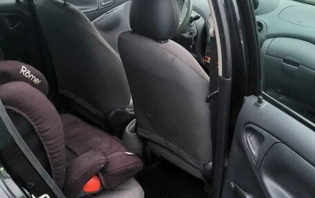 Toyota Yaris I рестайлинг, 2000 год, 410 000 рублей, 6 фотография