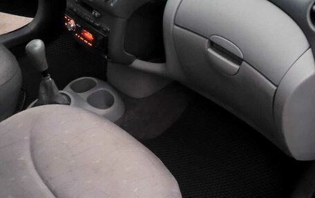 Toyota Yaris I рестайлинг, 2000 год, 410 000 рублей, 11 фотография