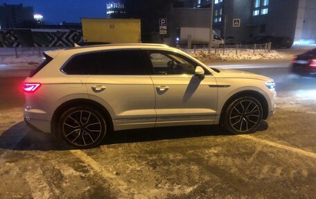 Volkswagen Touareg III, 2019 год, 4 300 000 рублей, 5 фотография