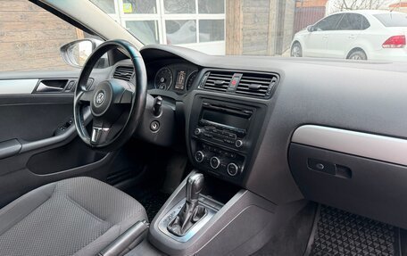 Volkswagen Jetta VI, 2012 год, 1 040 000 рублей, 2 фотография