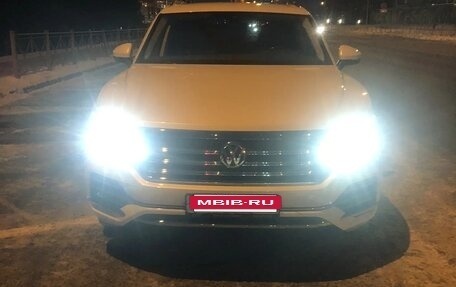 Volkswagen Touareg III, 2019 год, 4 300 000 рублей, 3 фотография